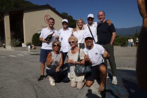 Vendemmia Solidale_settembre 2023_la famiglia Balbinot con Luca Zaia, Kristian Ghedina e Diego Murari