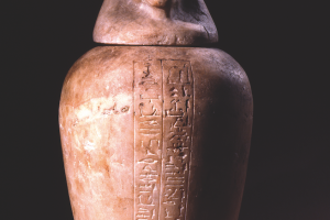 Canopo della defunta Takharet, alabastro, Epoca Tarda (656 - 332 a.C.)