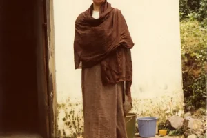 Therese-Jesus-devant-ermitage-Brahmapuri-octobre-1975-moins-disparition_1